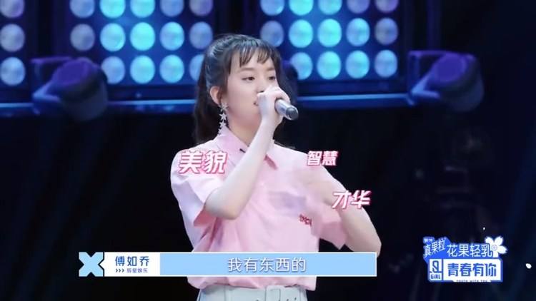 《抖音》微微就是秋天里每片落叶歌曲介绍